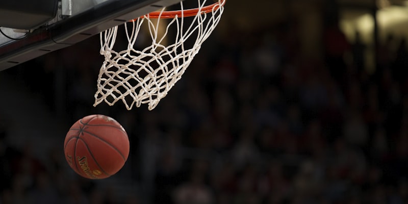 NBA总决赛激烈比赛现场照片